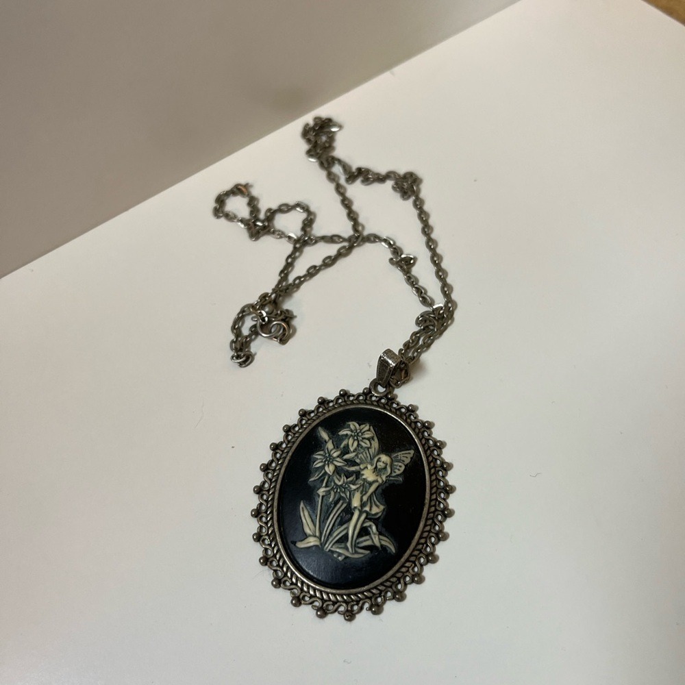 Vintage Fairy Cameo Pendant Necklace Silver Tone Filigree Floral Fantasy Jewelry - Picture 3 of 5